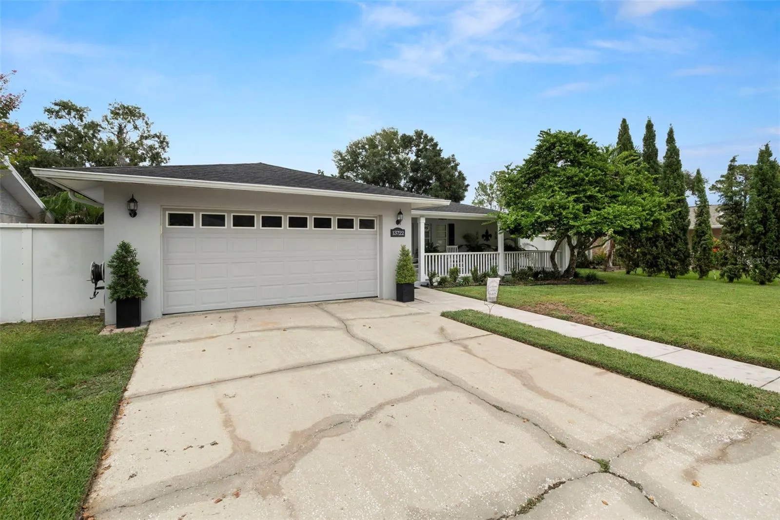 13722 COUNTRY COURT DR