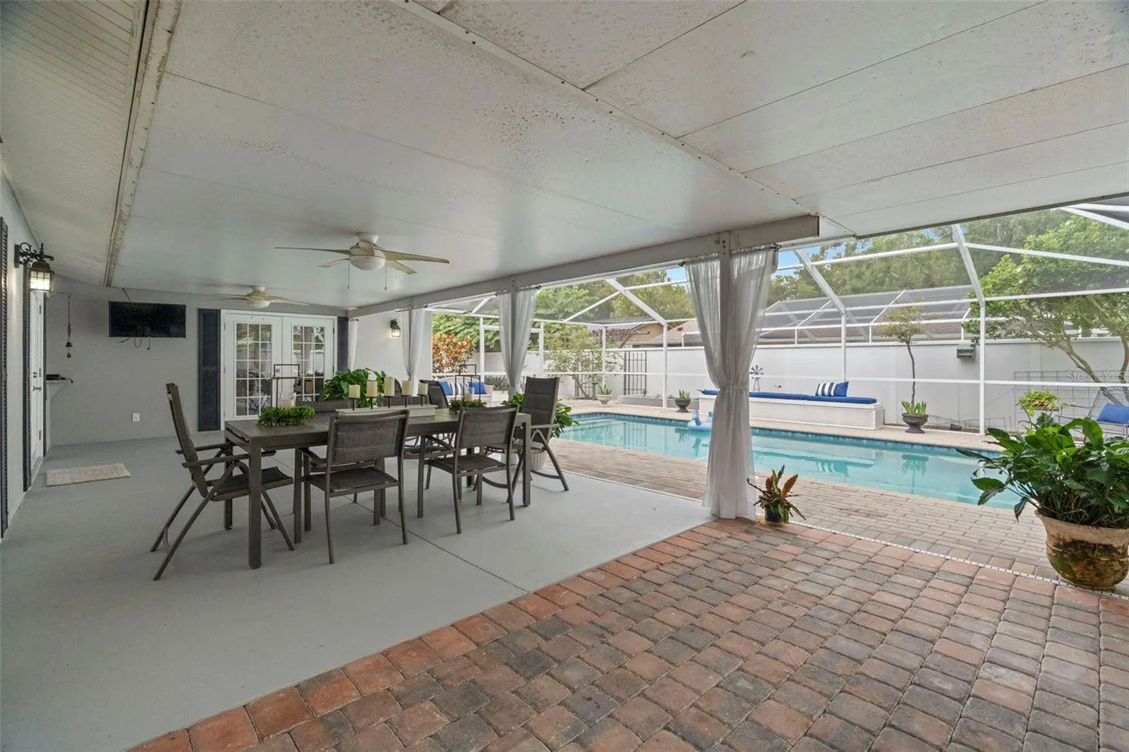 13722 COUNTRY COURT DR