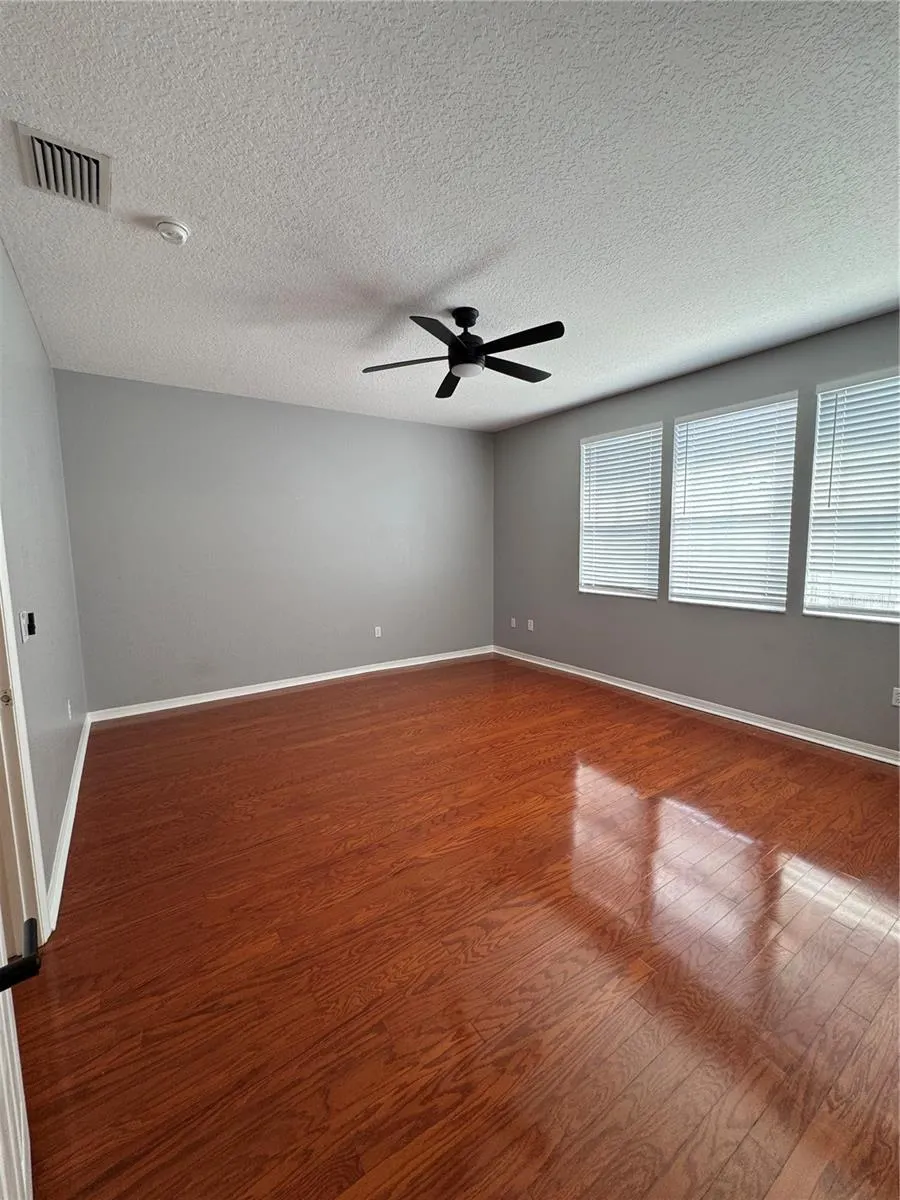 2900 W AZEELE ST #M, #M