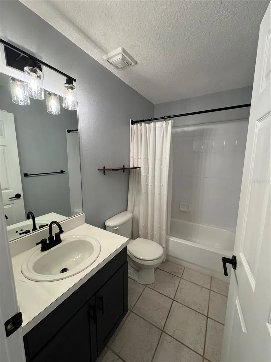 2900 W AZEELE ST #M, #M