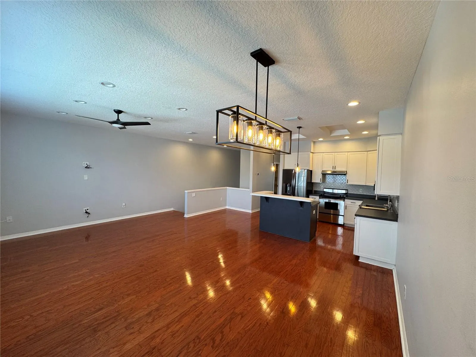 2900 W AZEELE ST #M, #M