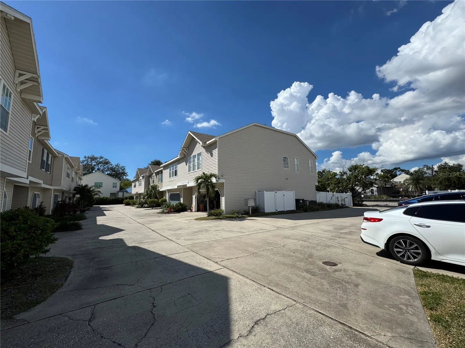 2900 W AZEELE ST #M, #M