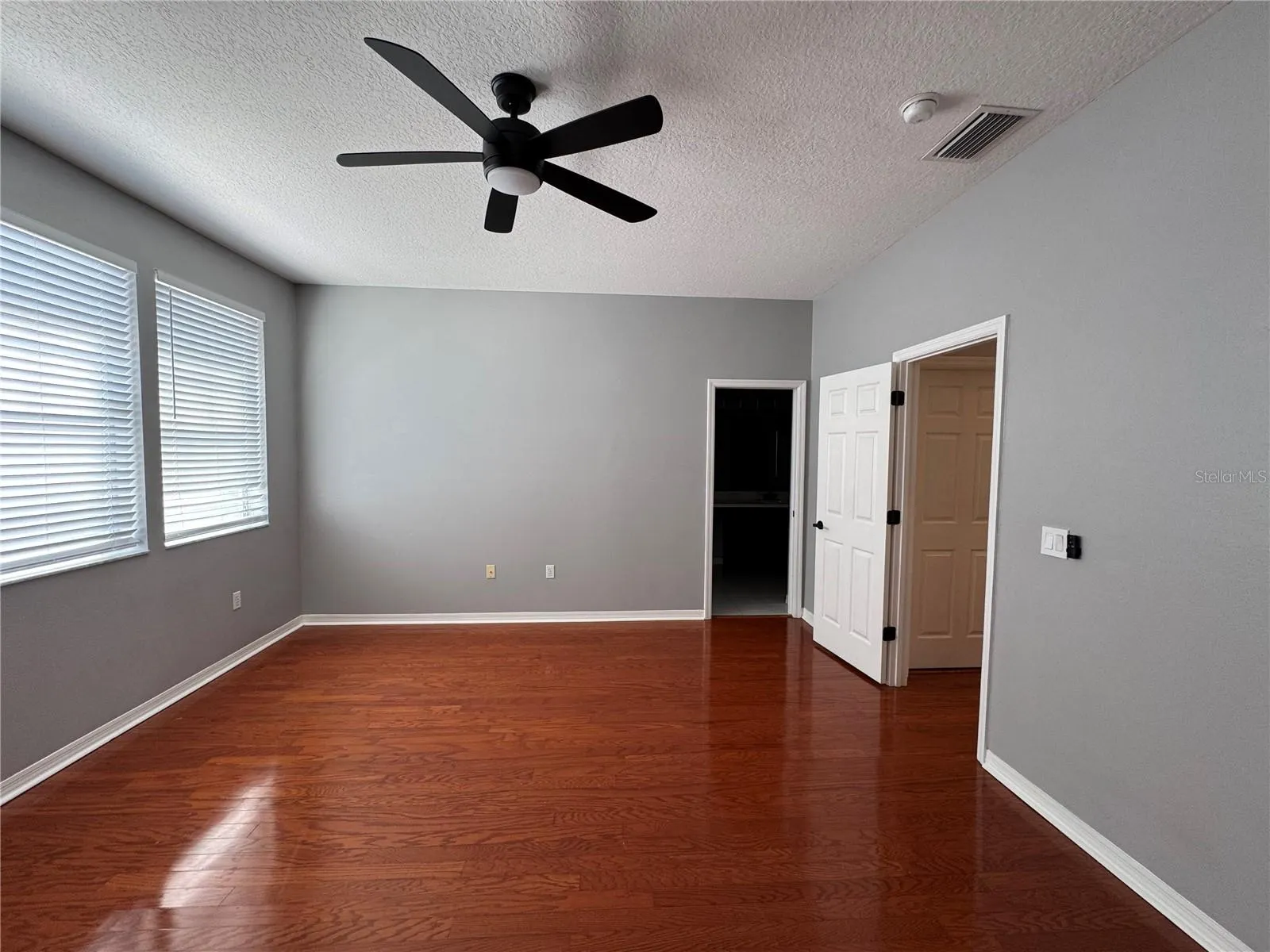 2900 W AZEELE ST #M, #M