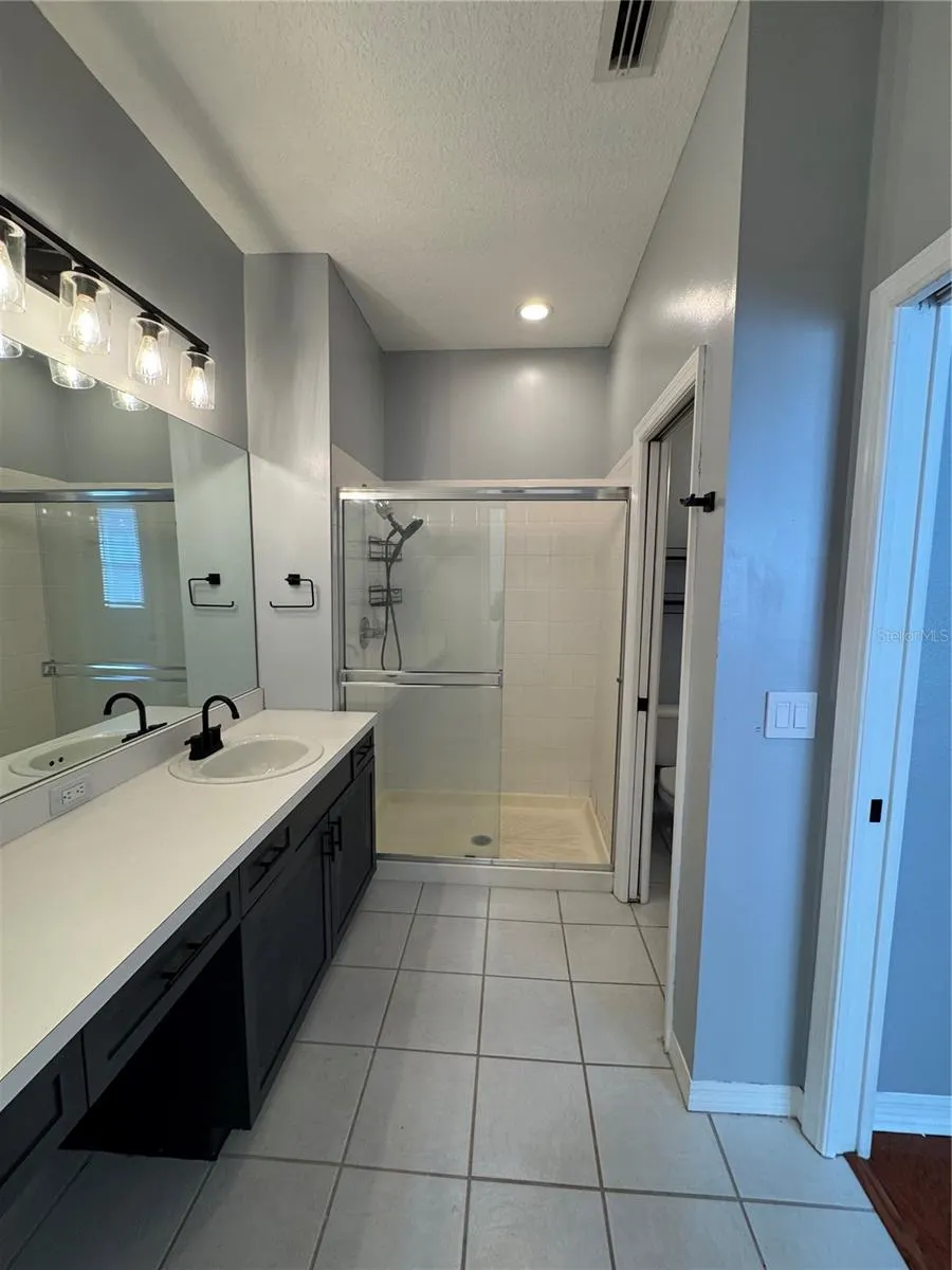 2900 W AZEELE ST #M, #M