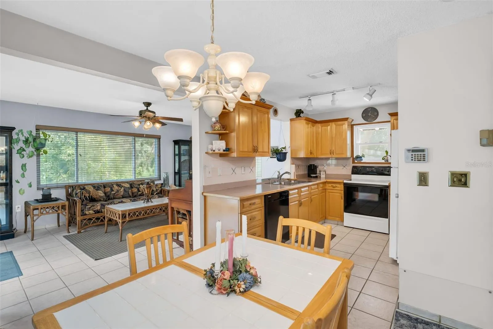 2289 N CITRUS WAY