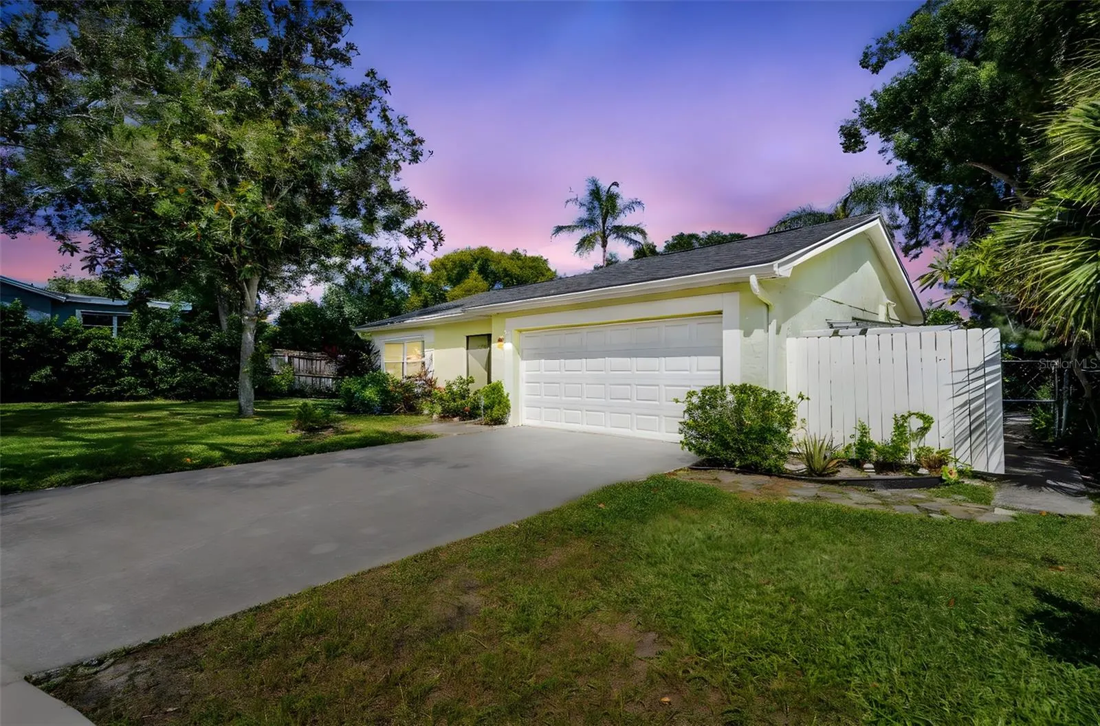 2289 N CITRUS WAY