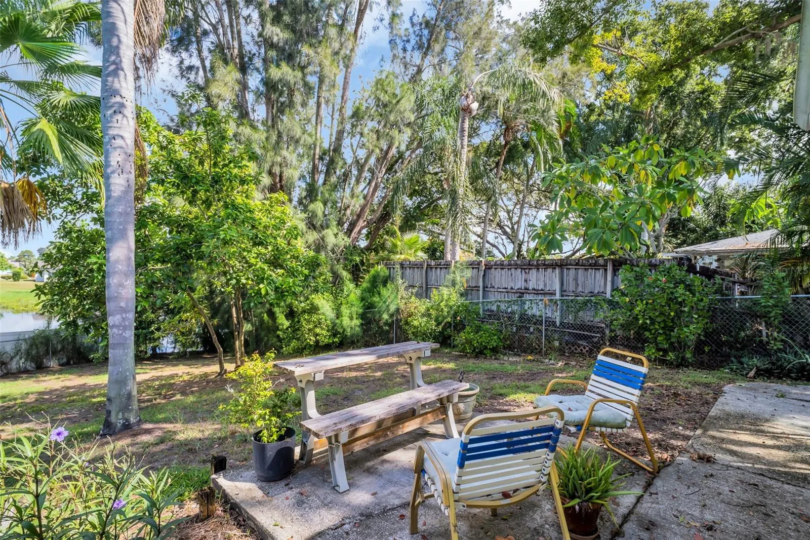2289 N CITRUS WAY