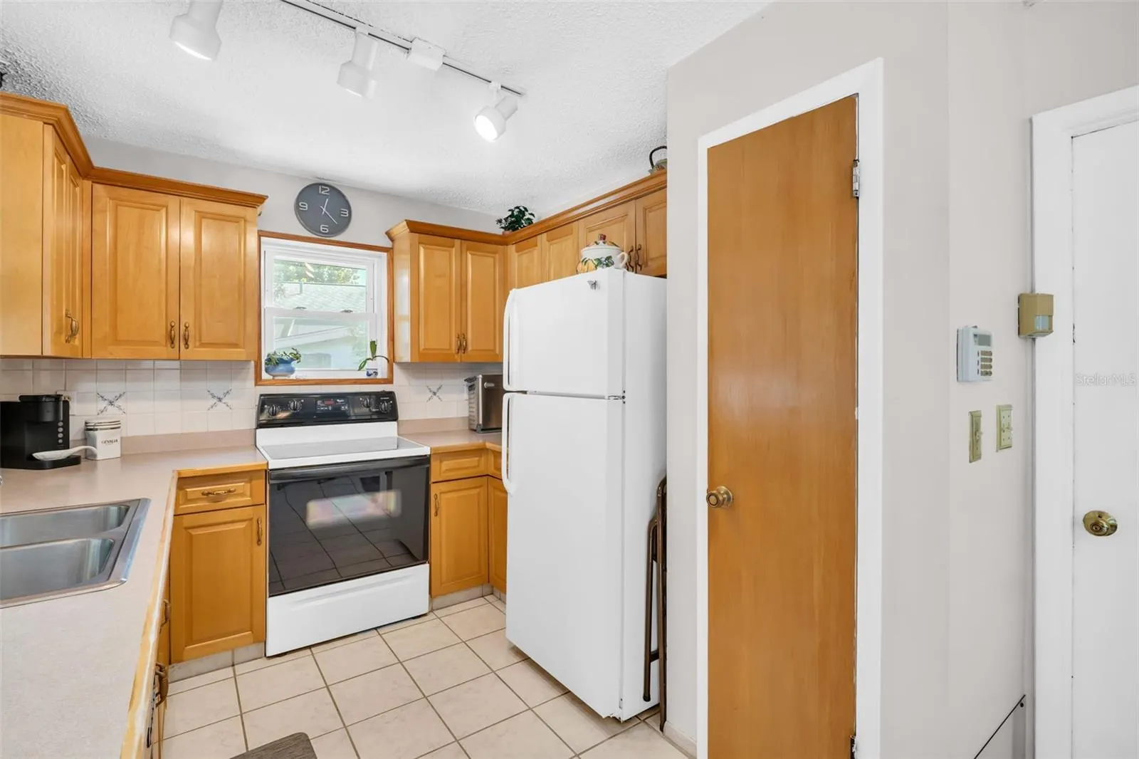 2289 N CITRUS WAY