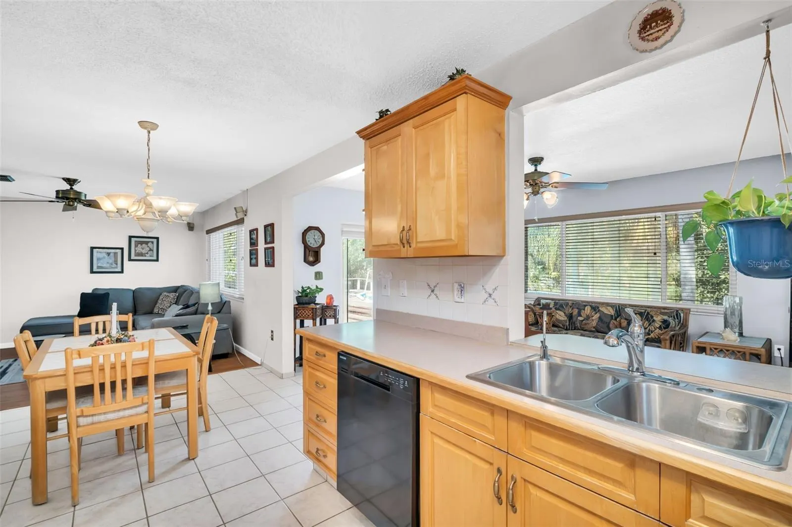2289 N CITRUS WAY