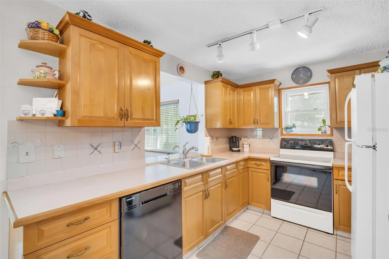 2289 N CITRUS WAY