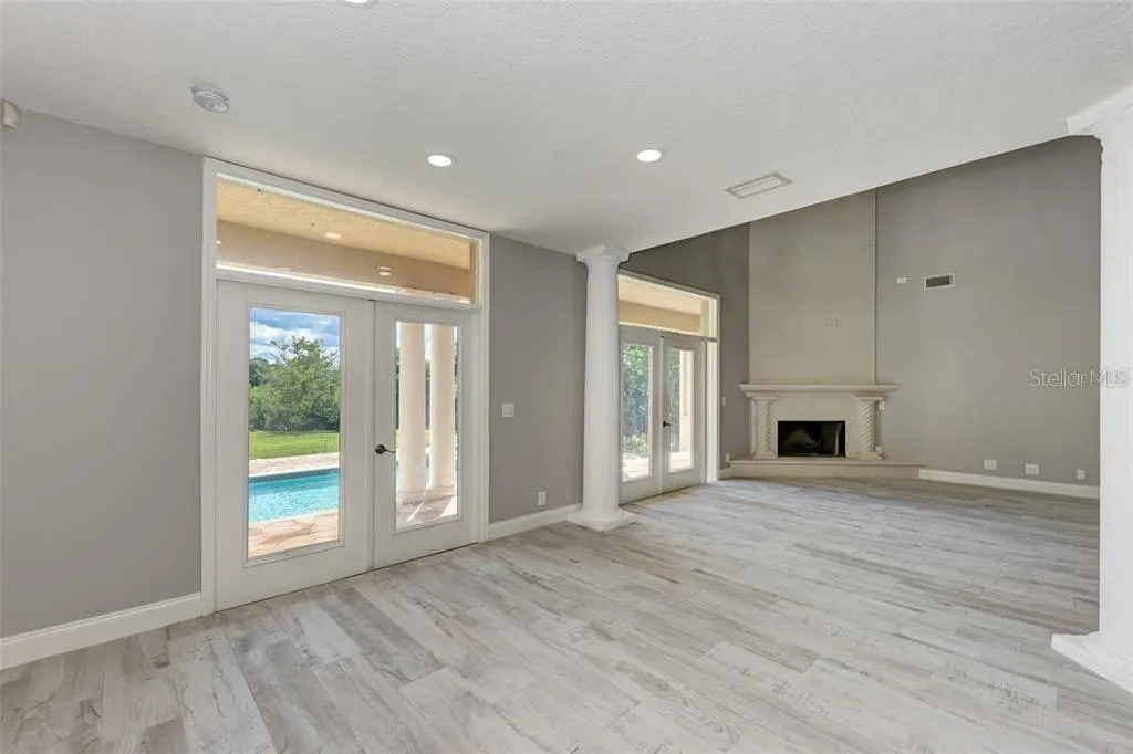 1648 BAYSHORE DR