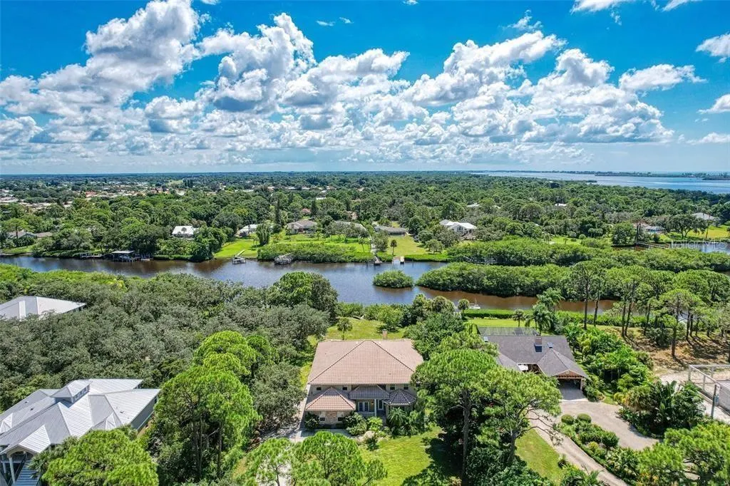 1648 BAYSHORE DR