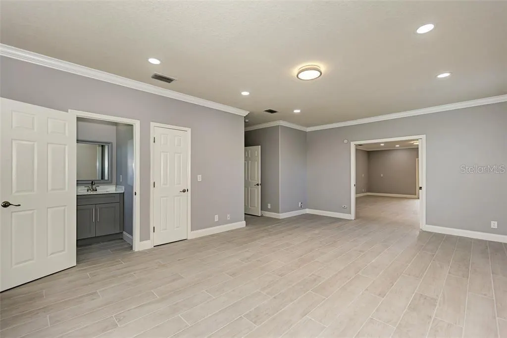 1648 BAYSHORE DR