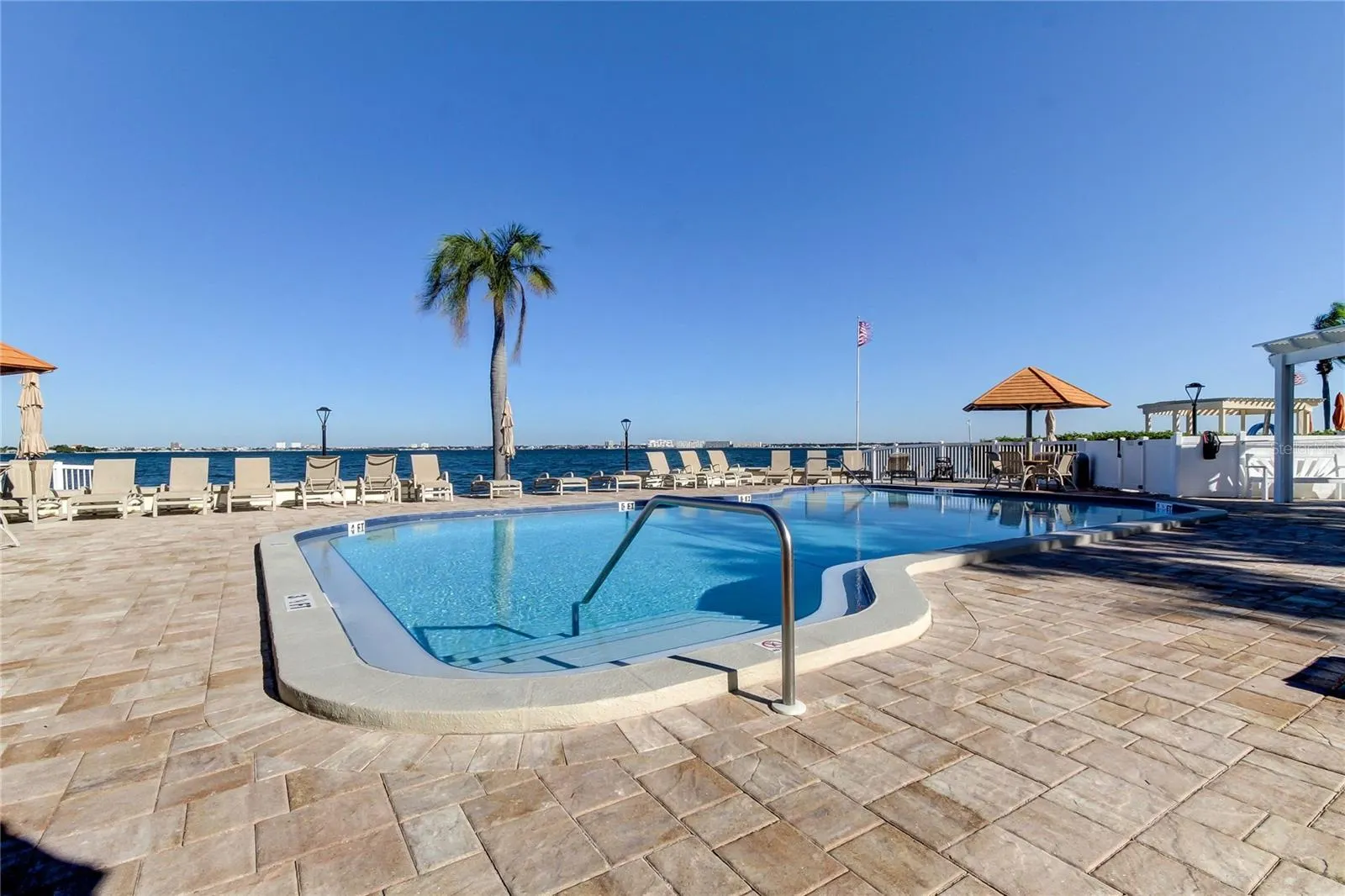 6265 SUN BLVD #806, #806