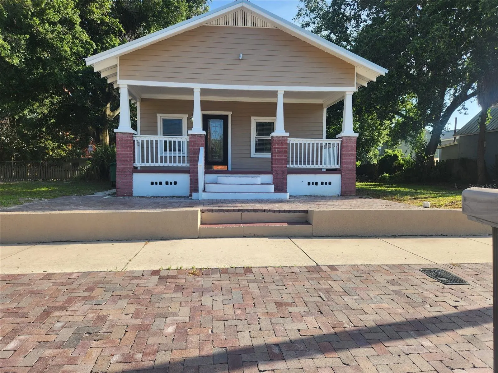 1923 W PINE ST