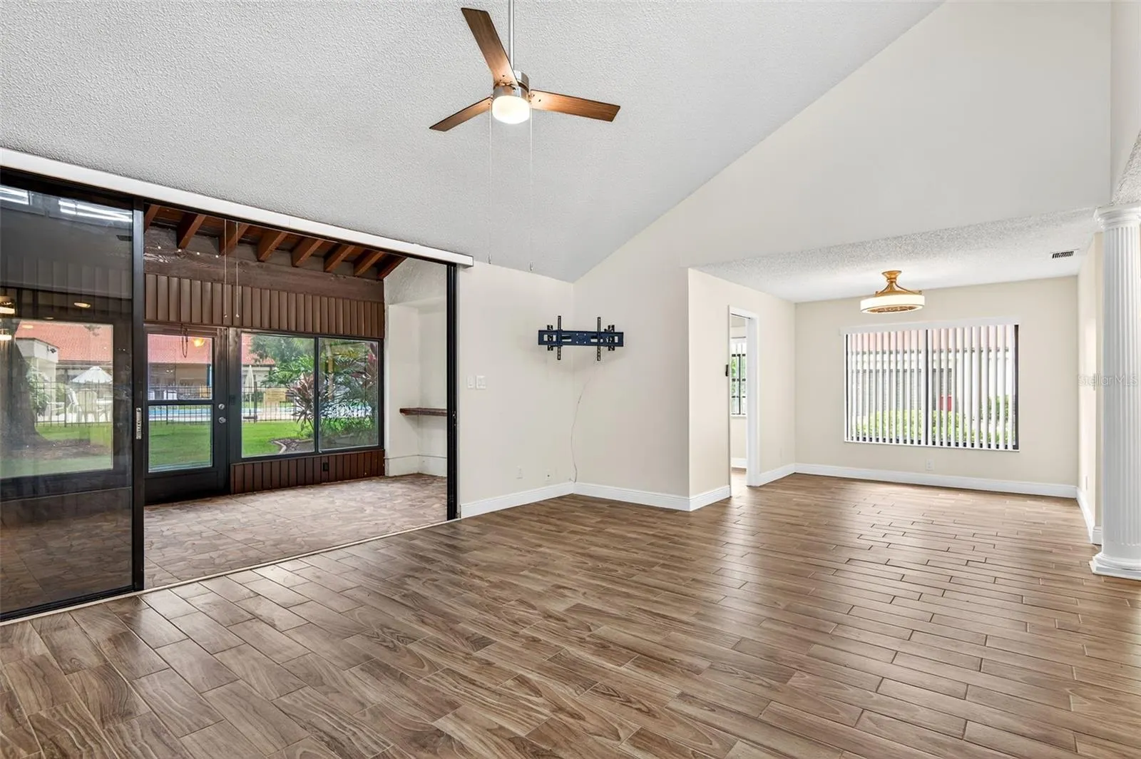 107 SEVILLE CT N