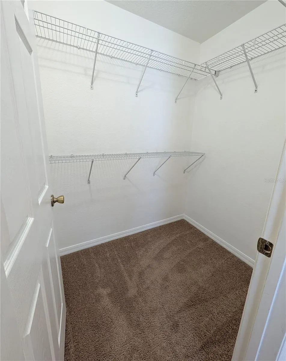 2516 OLEANDER LAKES DR