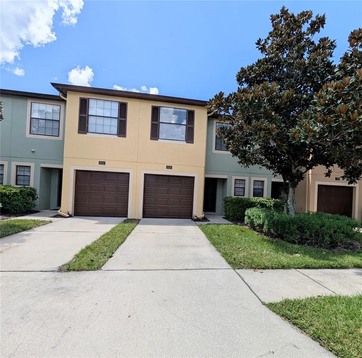 2516 OLEANDER LAKES DR
