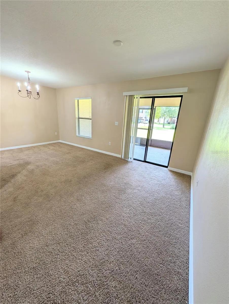 2516 OLEANDER LAKES DR