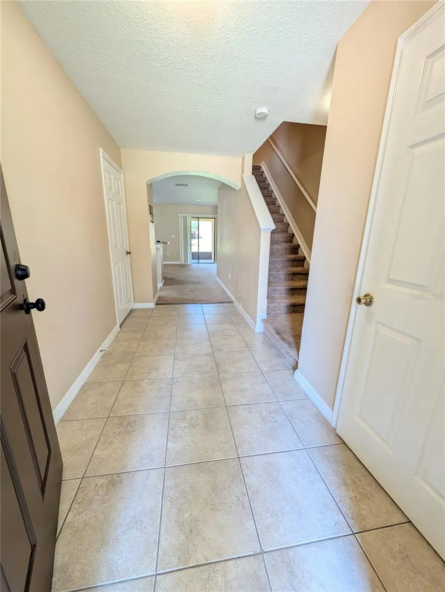 2516 OLEANDER LAKES DR