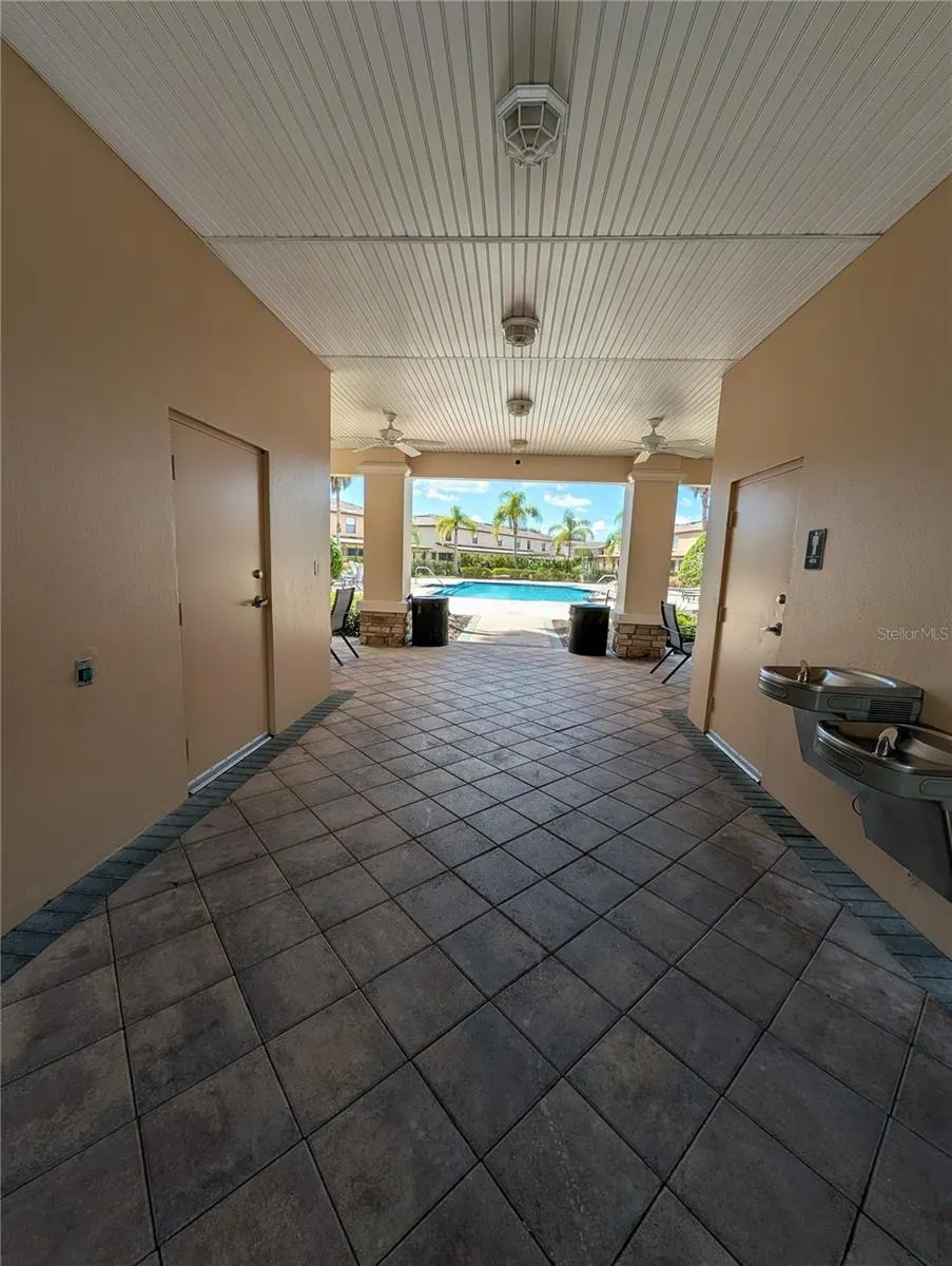 2516 OLEANDER LAKES DR