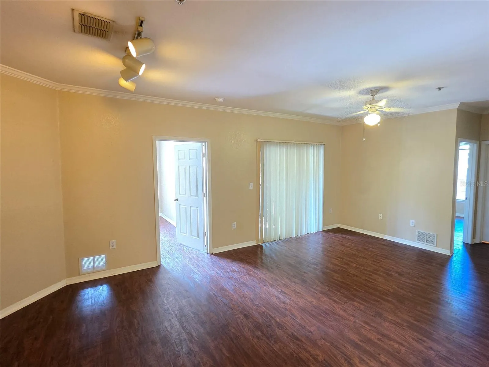10205 COURTNEY PALMS BLVD #204, #204