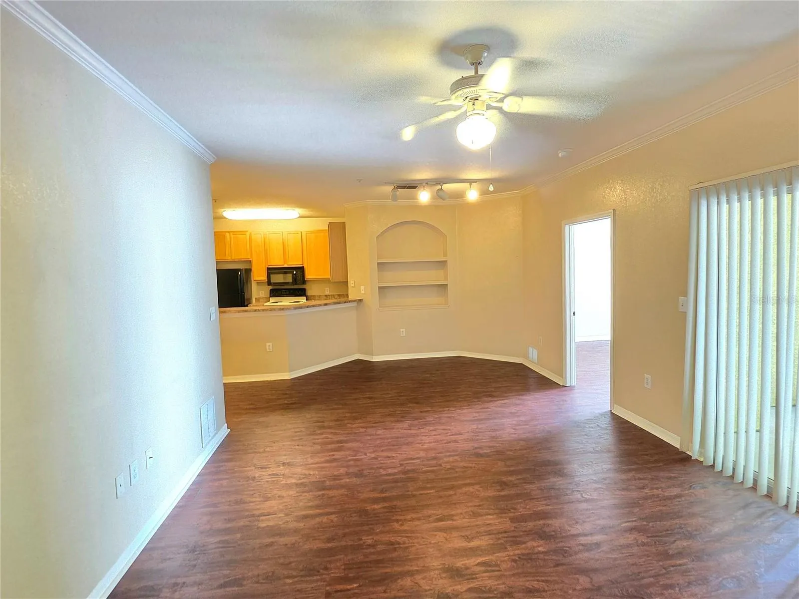 10205 COURTNEY PALMS BLVD #204, #204
