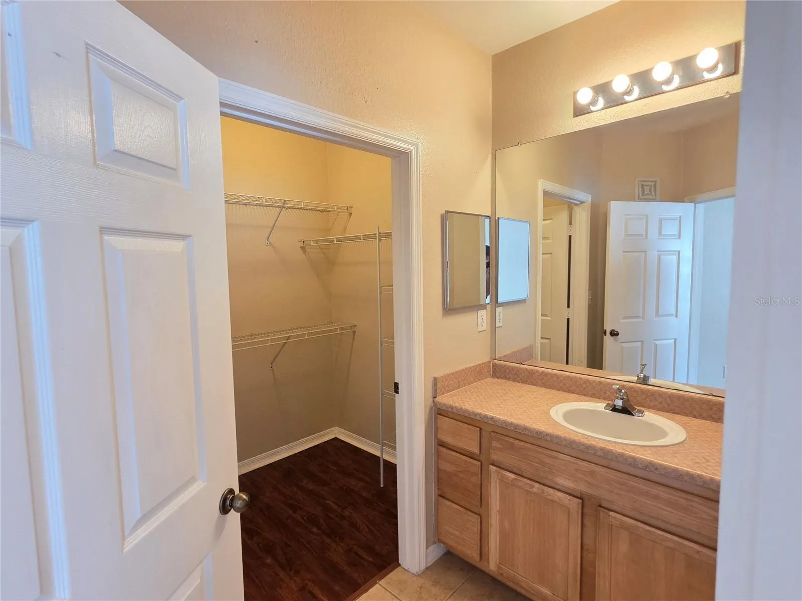 10205 COURTNEY PALMS BLVD #204, #204