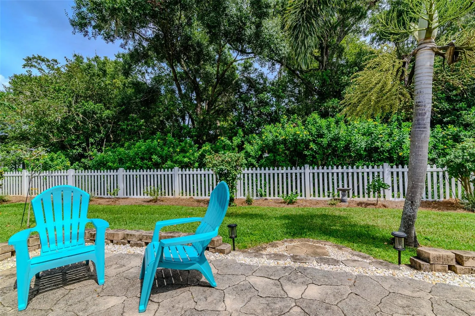 825 LEEWARD WAY