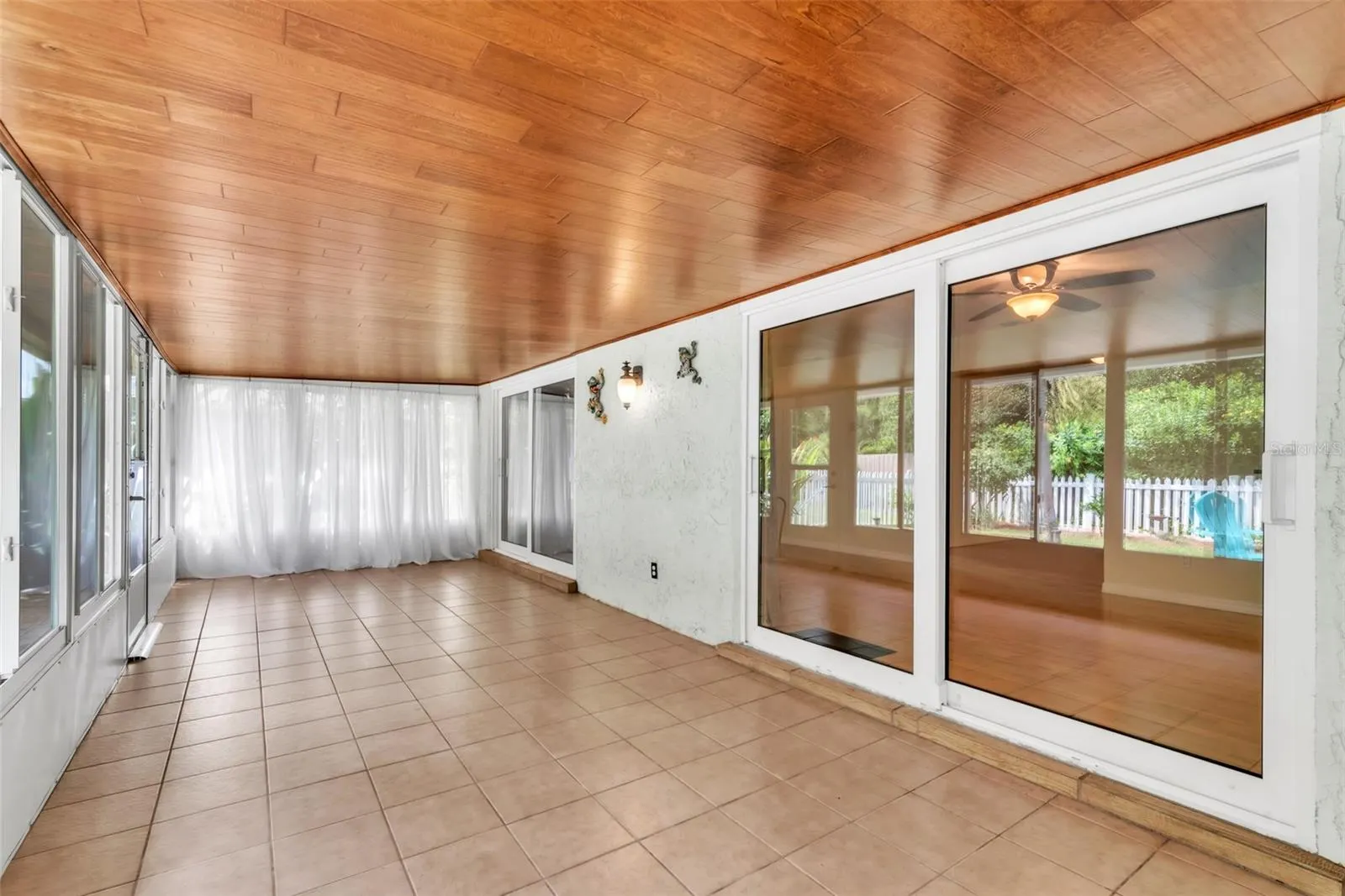 825 LEEWARD WAY