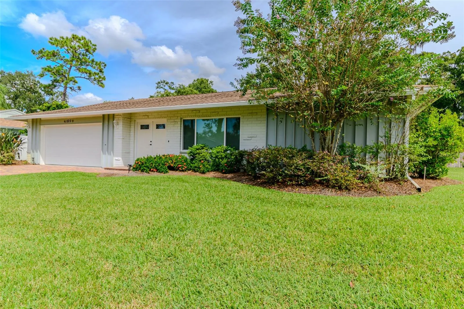 825 LEEWARD WAY