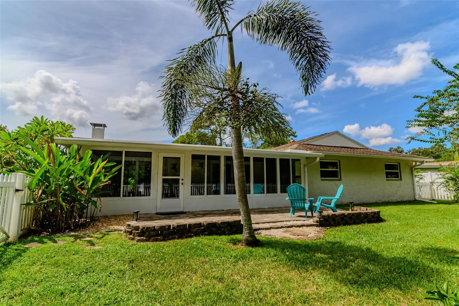 825 LEEWARD WAY