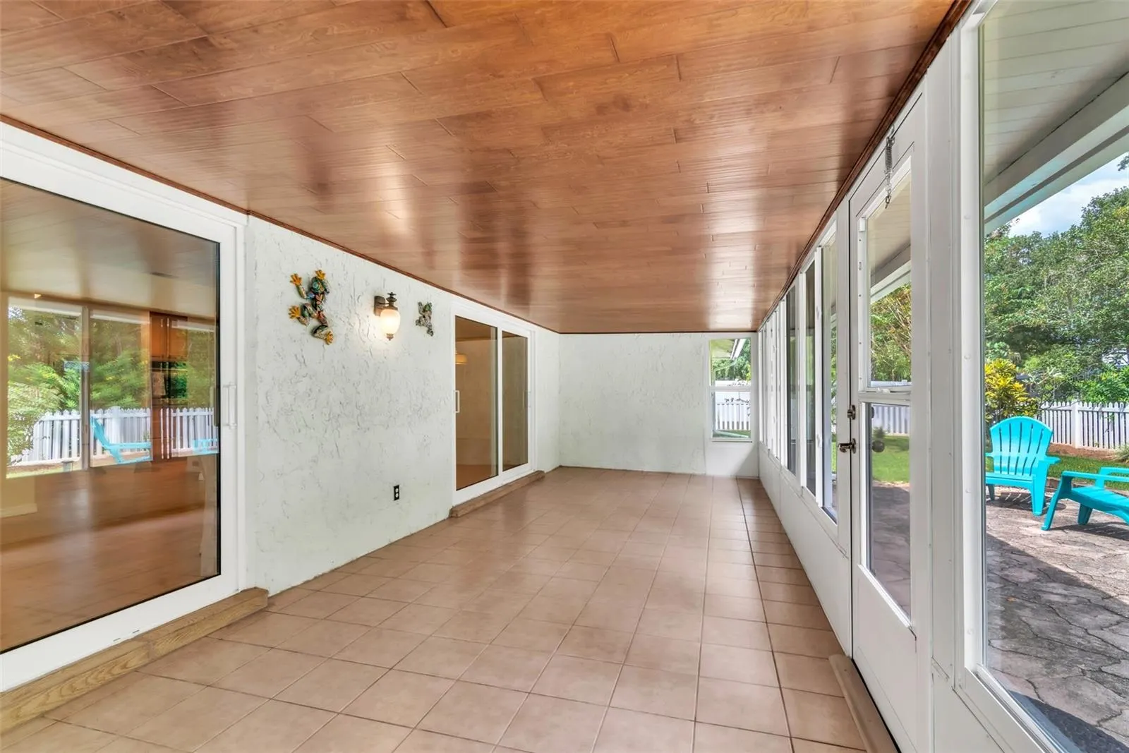 825 LEEWARD WAY