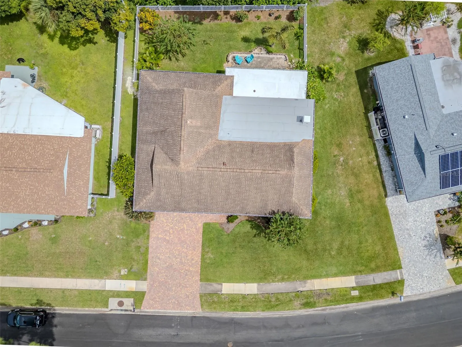 825 LEEWARD WAY