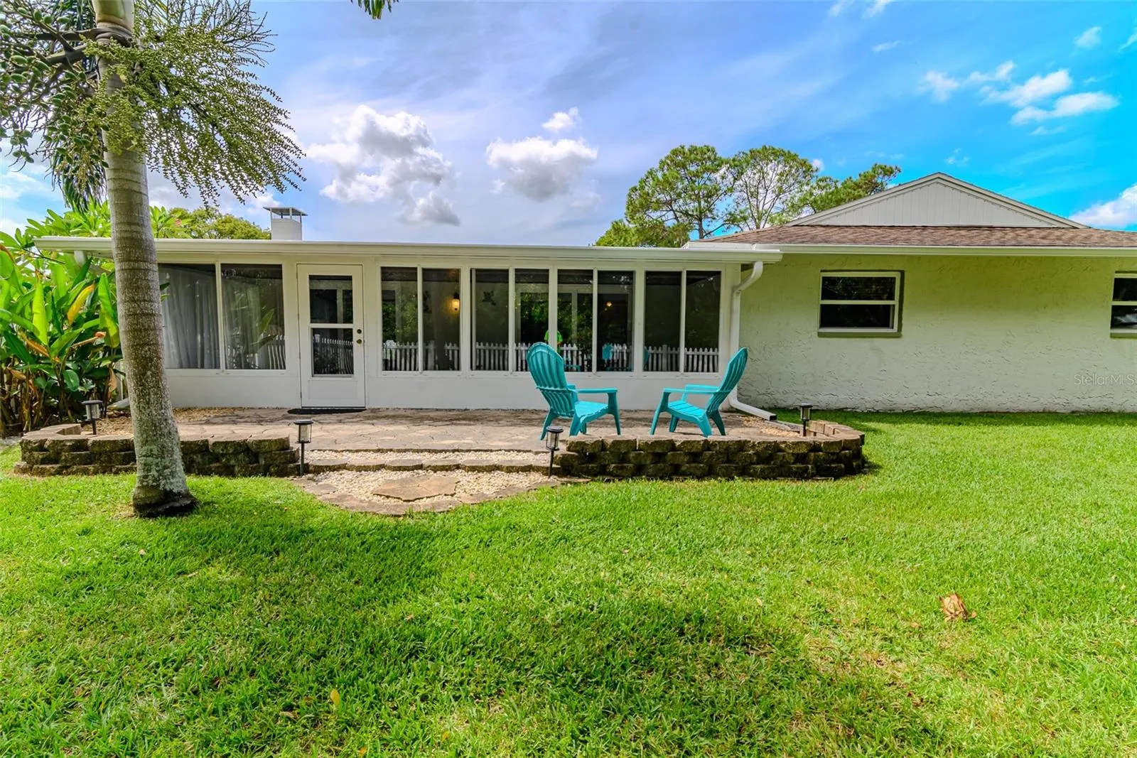 825 LEEWARD WAY