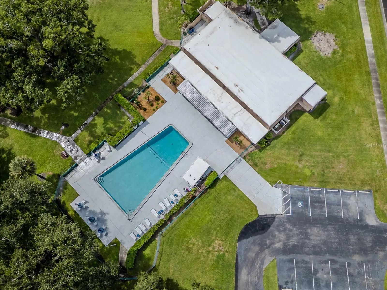 825 LEEWARD WAY