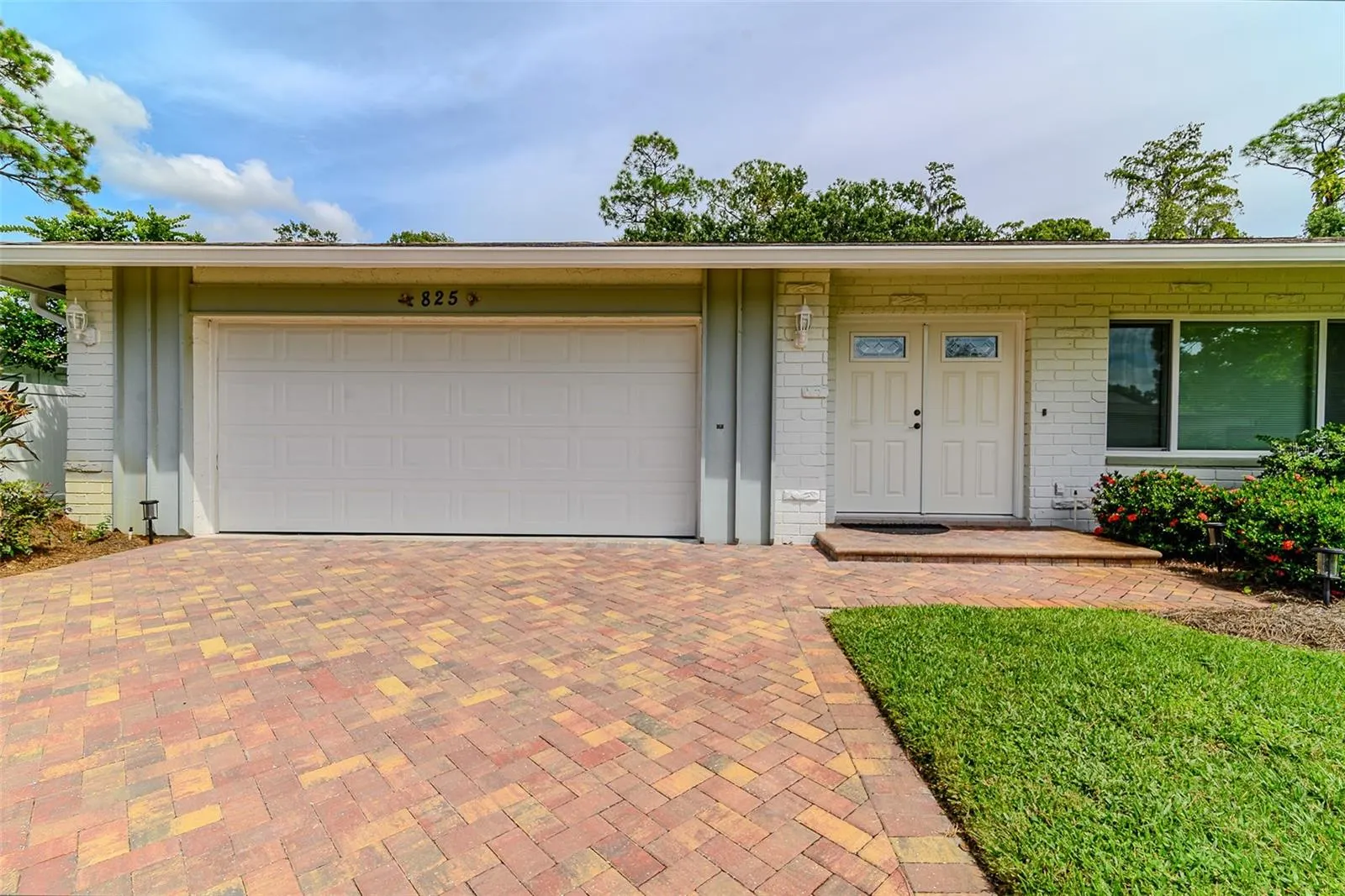 825 LEEWARD WAY