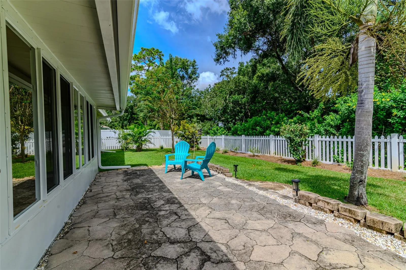 825 LEEWARD WAY