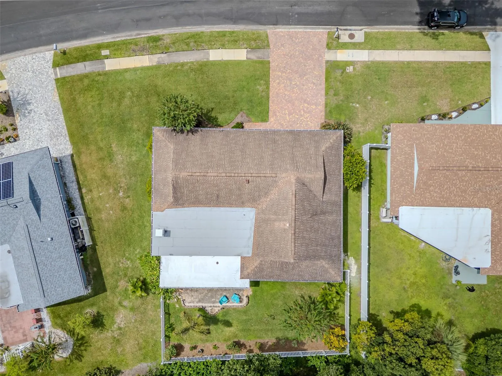 825 LEEWARD WAY