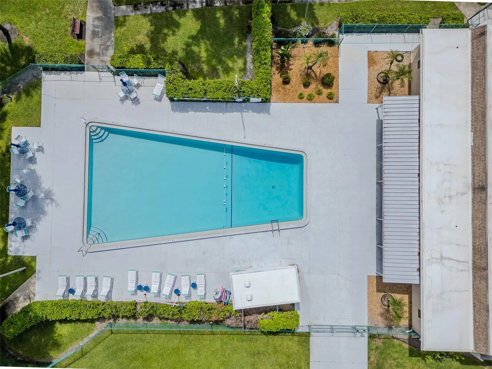 825 LEEWARD WAY