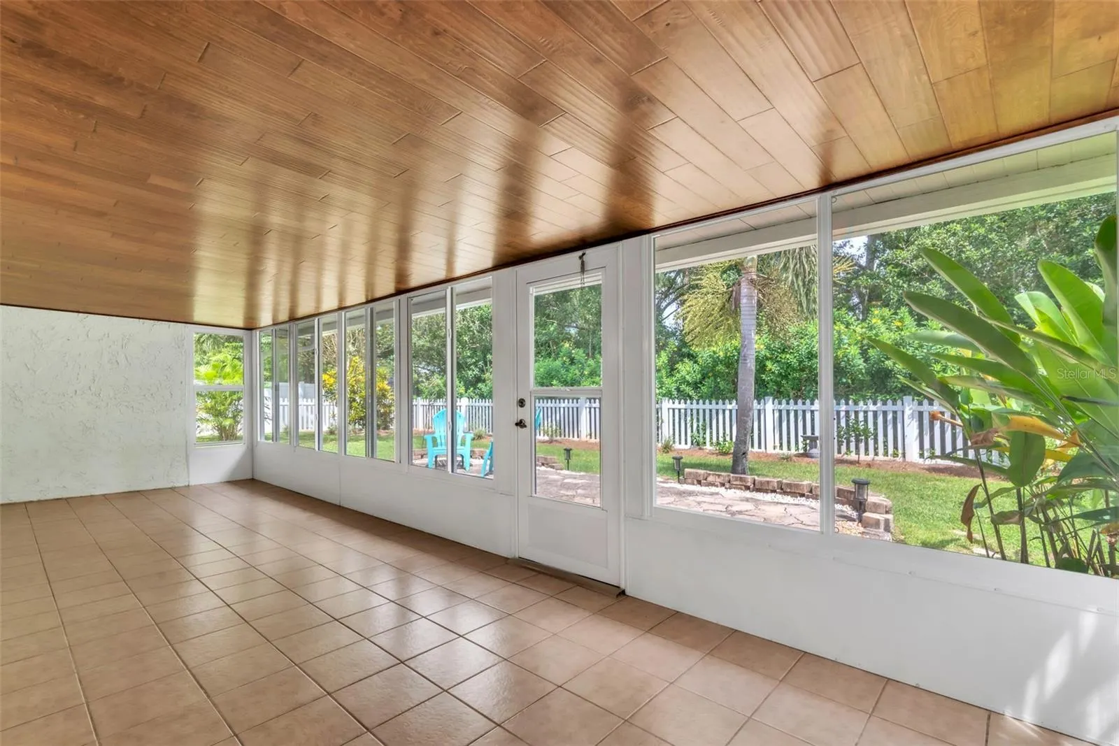 825 LEEWARD WAY
