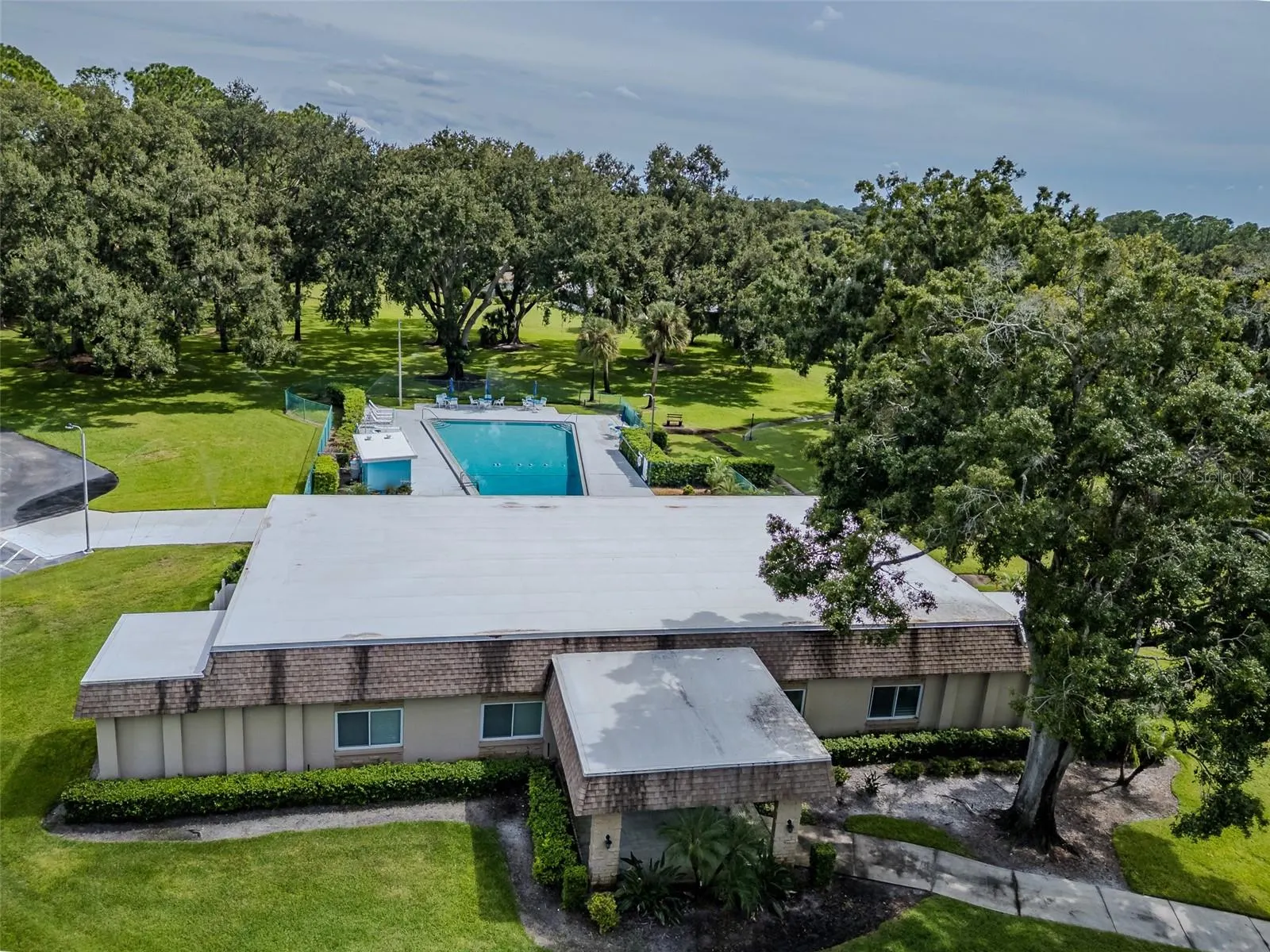 825 LEEWARD WAY