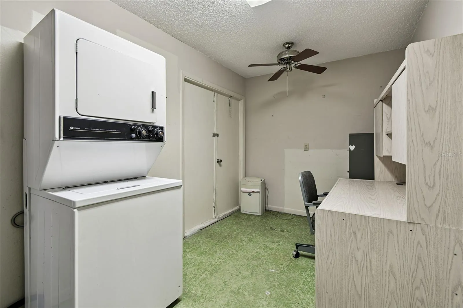 1803 PINEAPPLE PALM CT