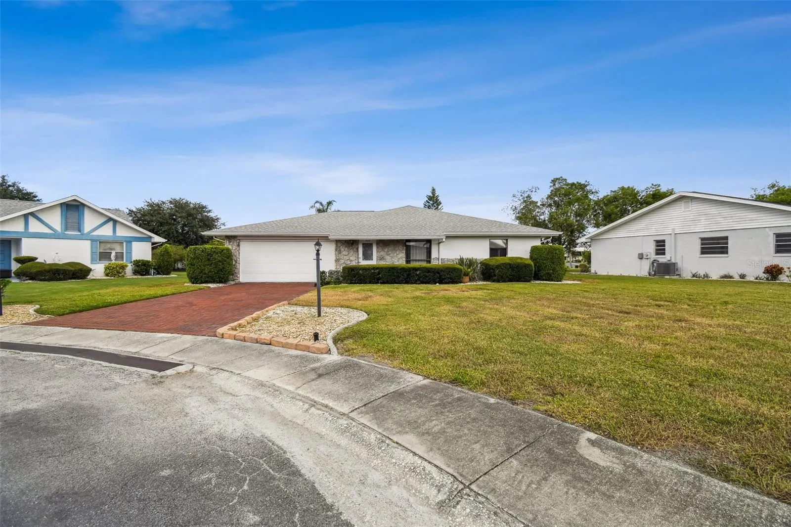 1803 PINEAPPLE PALM CT