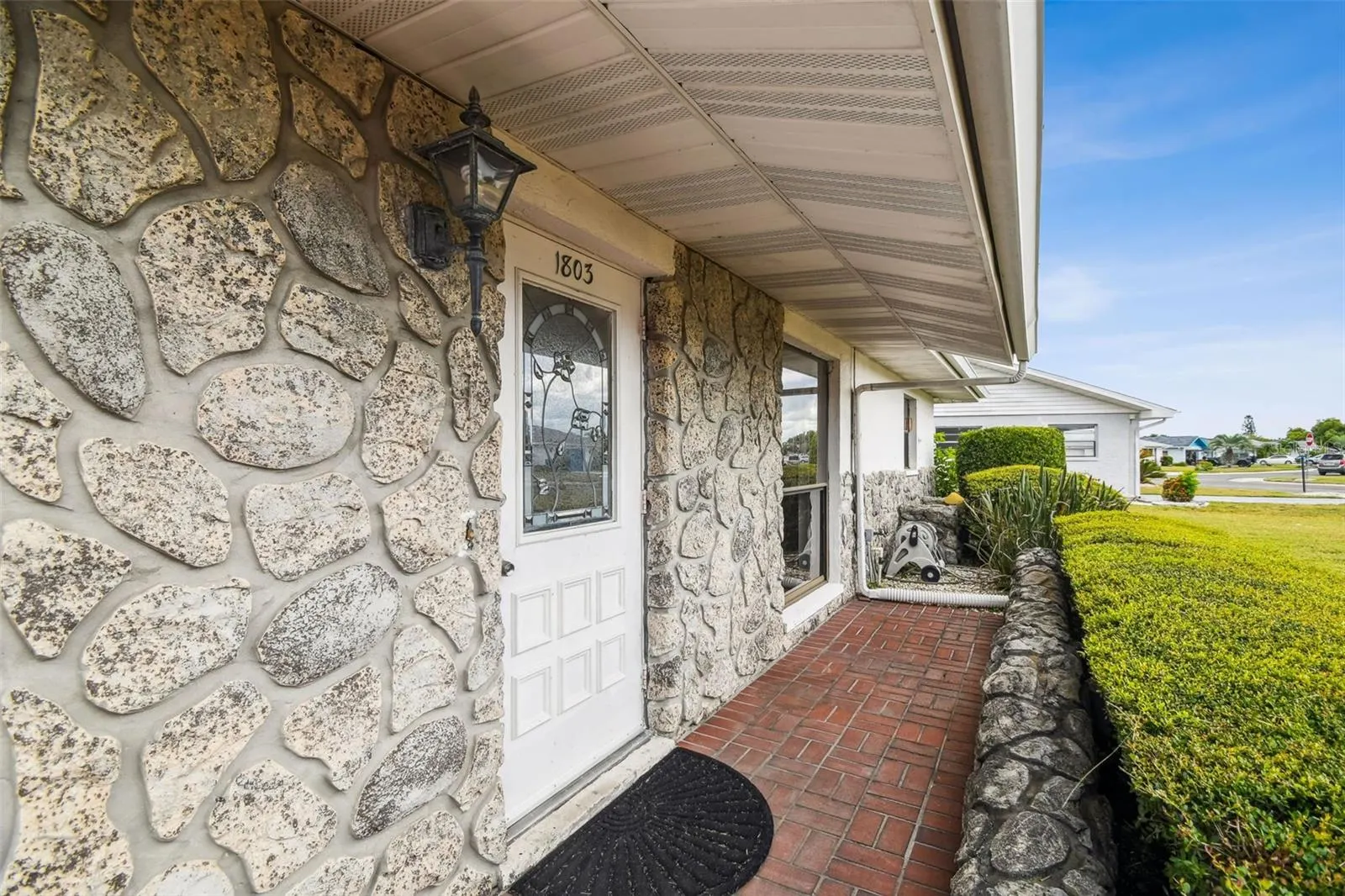 1803 PINEAPPLE PALM CT
