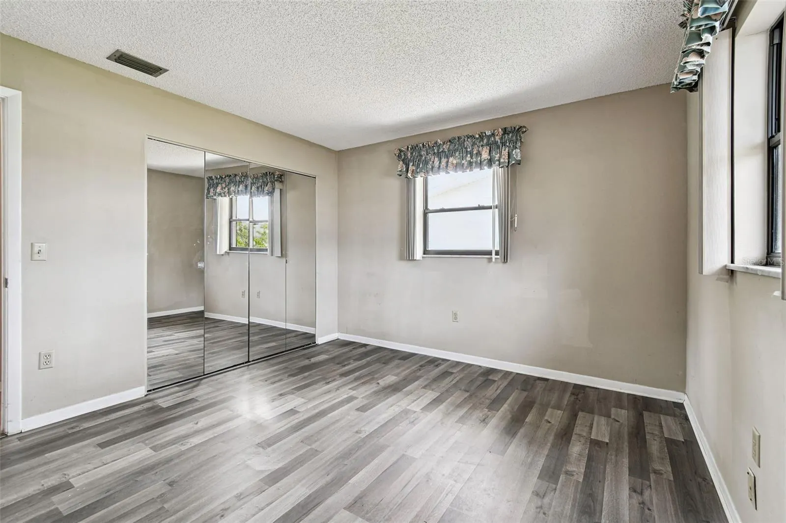 1803 PINEAPPLE PALM CT