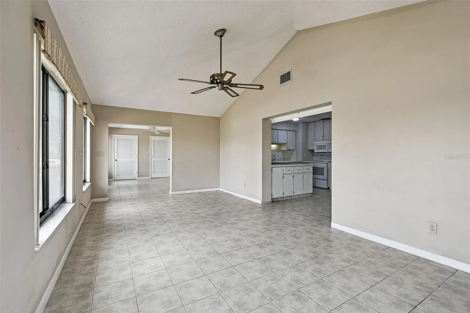 1803 PINEAPPLE PALM CT