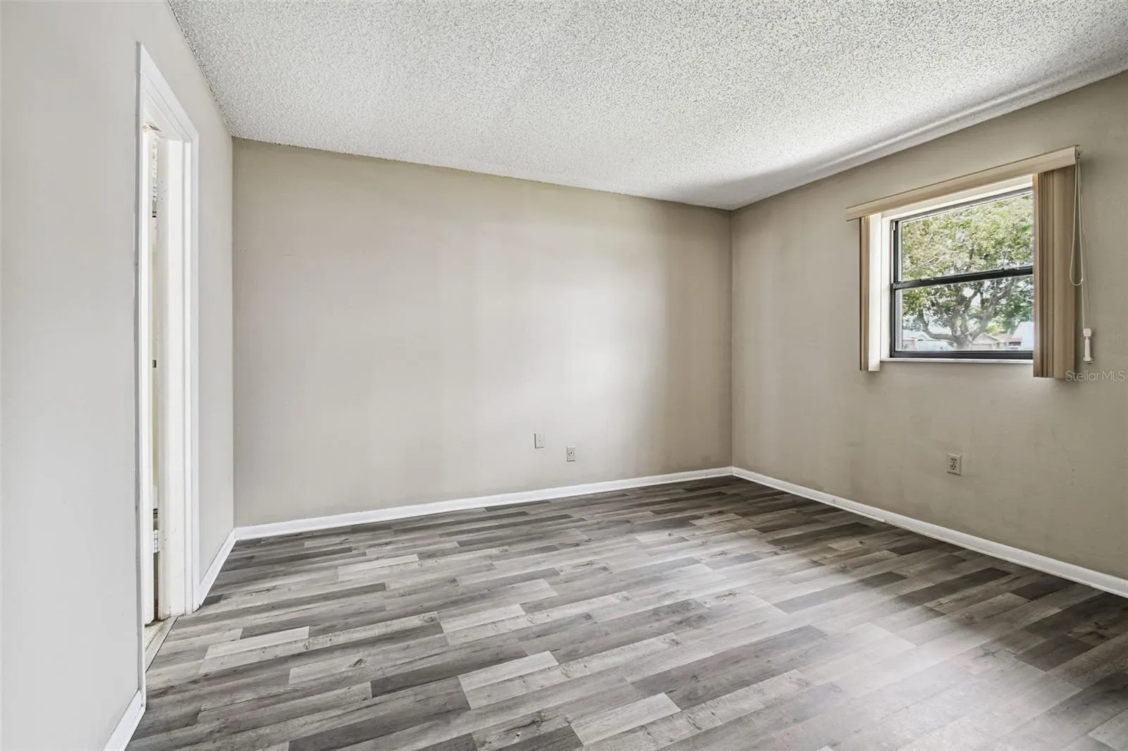 1803 PINEAPPLE PALM CT