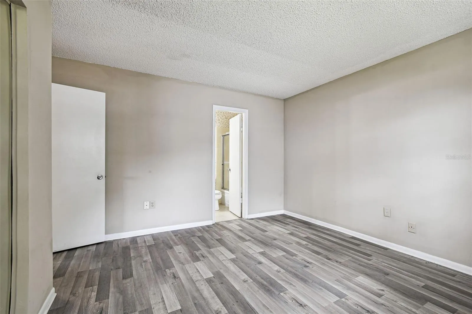 1803 PINEAPPLE PALM CT