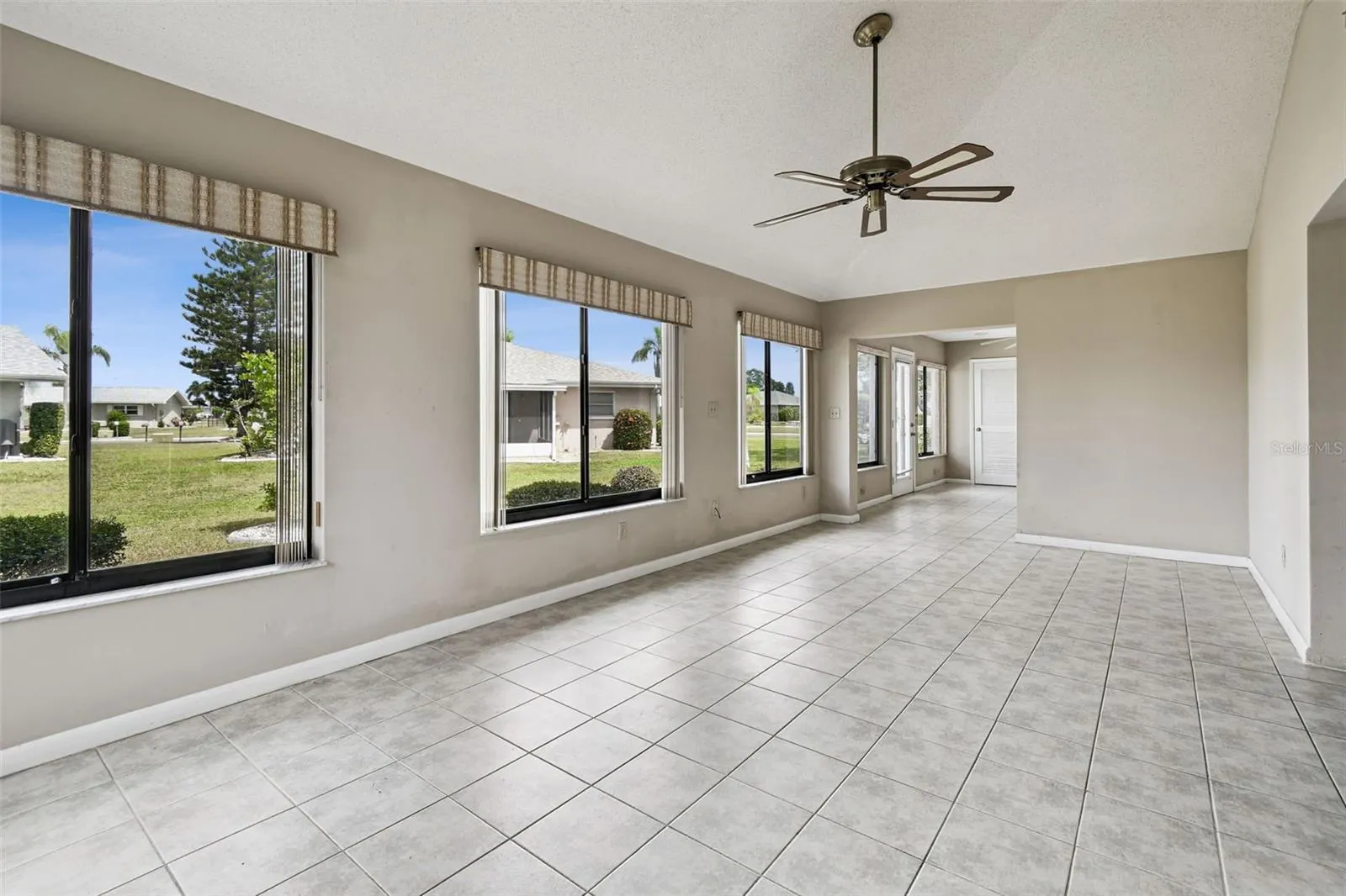 1803 PINEAPPLE PALM CT